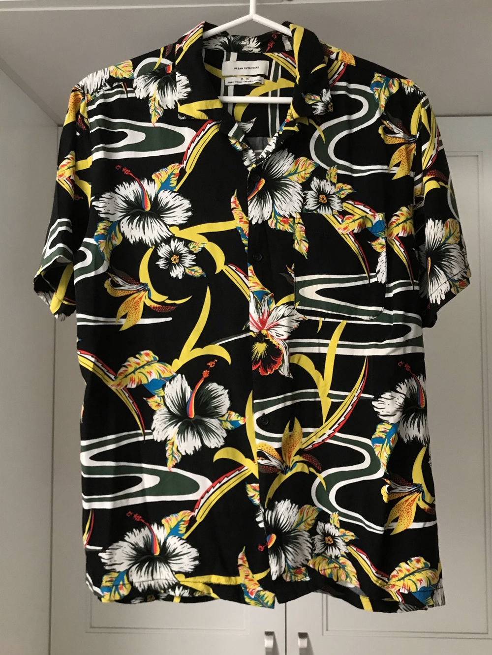 Urban Outfitters Black Floral Button-Down Shirt with Yellow & White Accents M